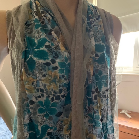 Beautiful scarf - Picture 5 of 8